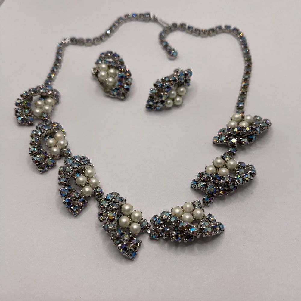 Vintage set aurora borealis and faux pearls necklace earrings - Picture 9 of 9